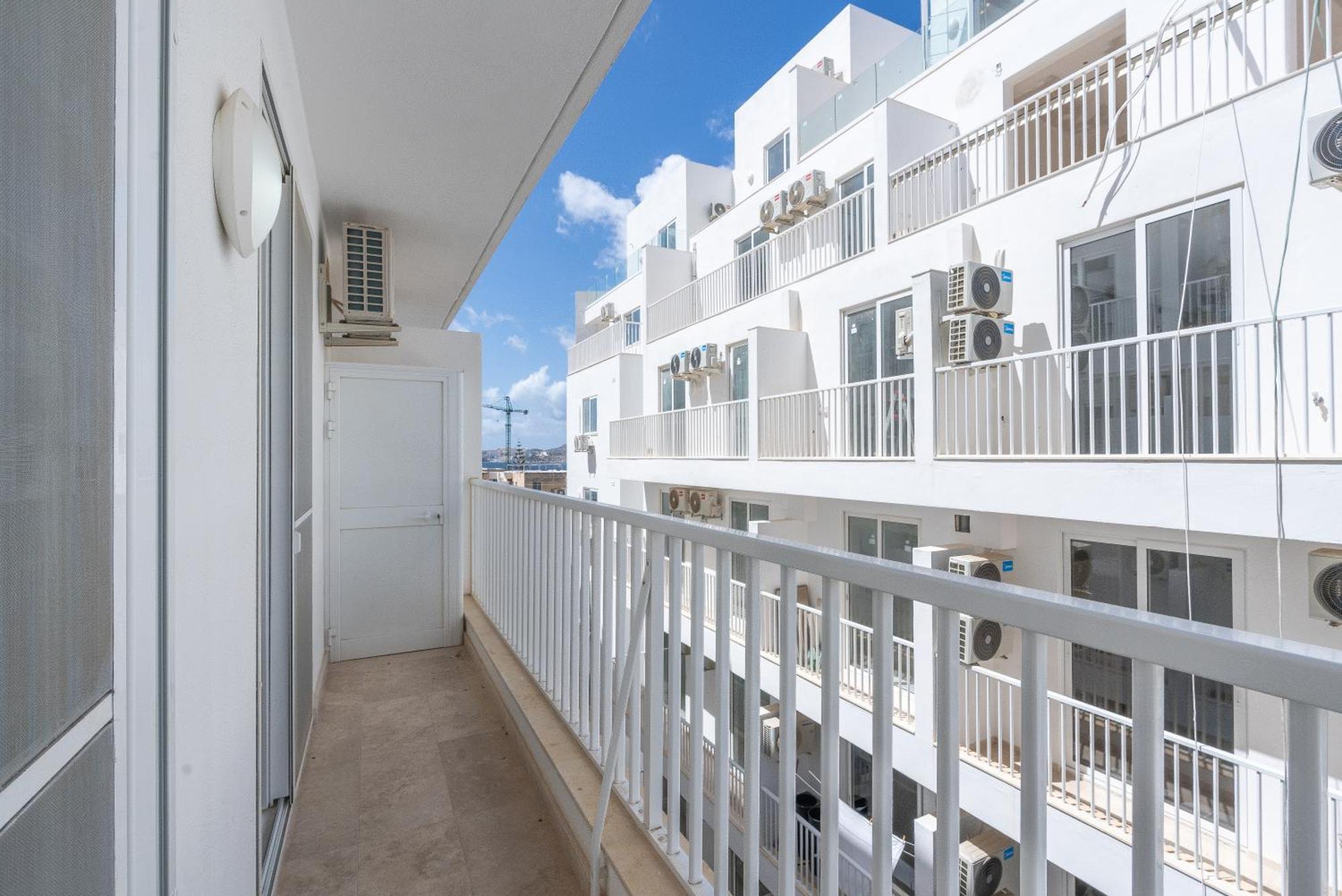 Modern & Luxurious Apartment - Prime Location St. Paul's Bay Exterior photo